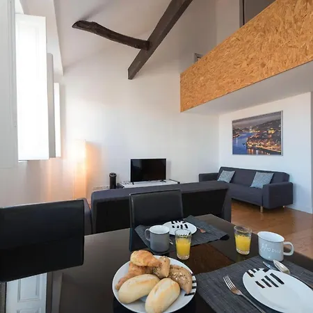 Lovelystay Duque's Mezzanine Appartement *